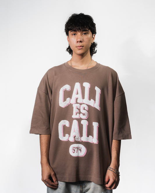 CALI ES CALI TEE MOCCA